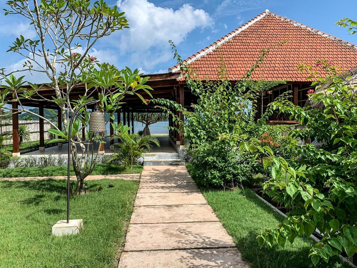 The Club Villas Lombok Sekotong Bagian luar foto