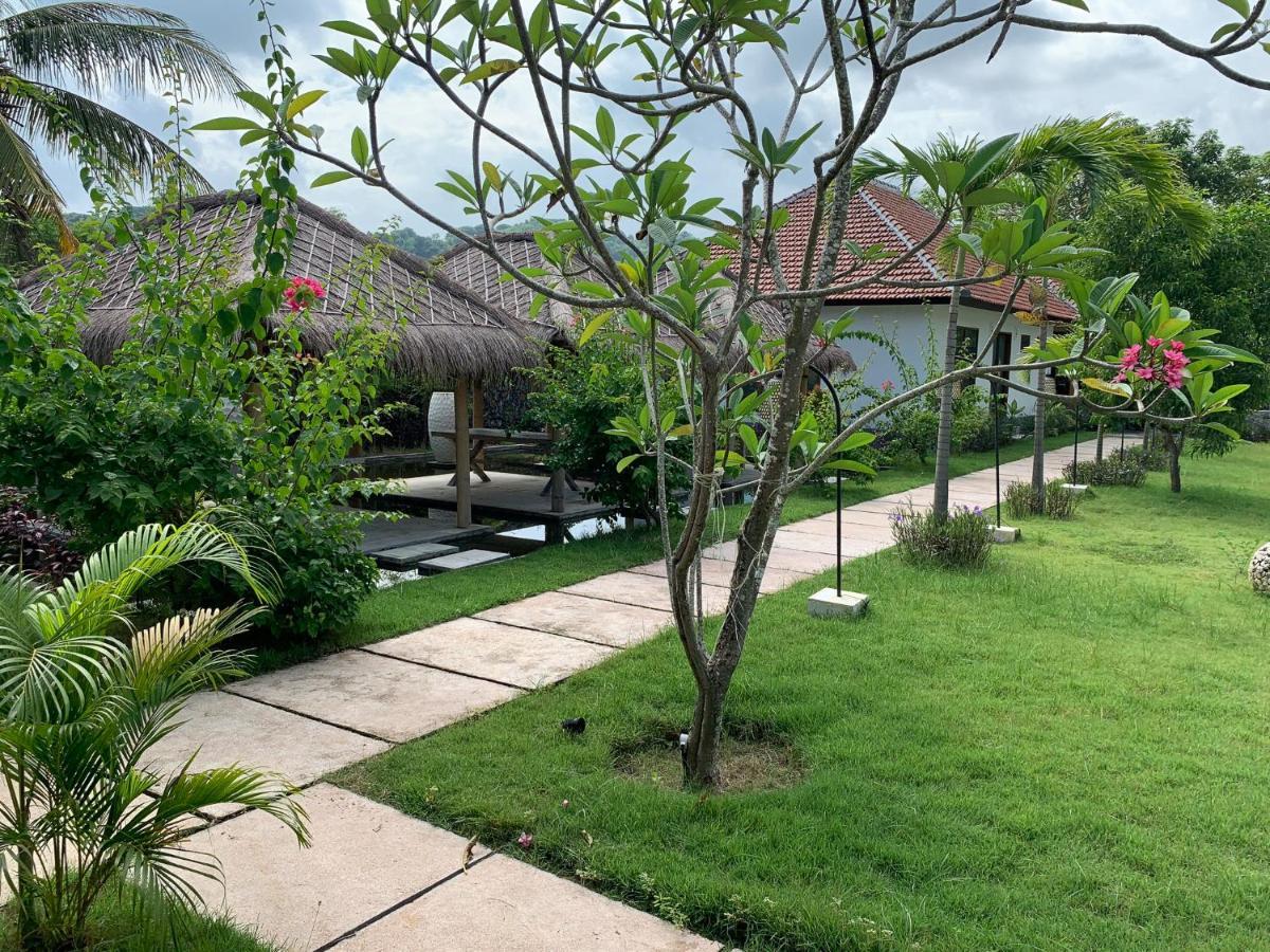 The Club Villas Lombok Sekotong Bagian luar foto